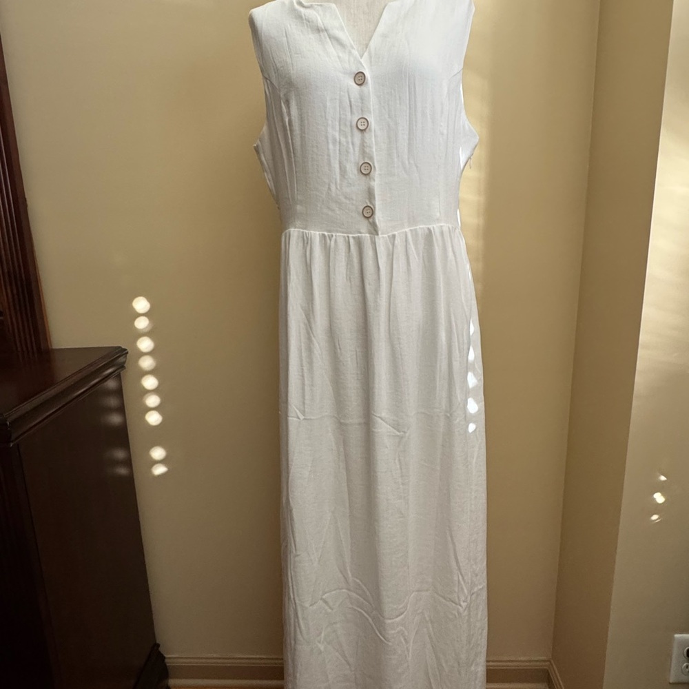 Elegant White Sleeveless Dress Oyrosy Brand new ❤️❤️❤️❤️